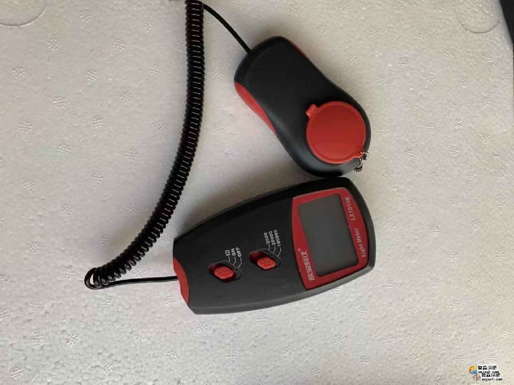 數(shù)字照度計(jì)量程不小于2000lx；精度：±5％